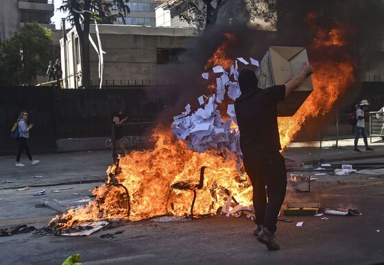 Chile’s Protesters Take Fight to the Rich in Uptown ‘San-hattan’