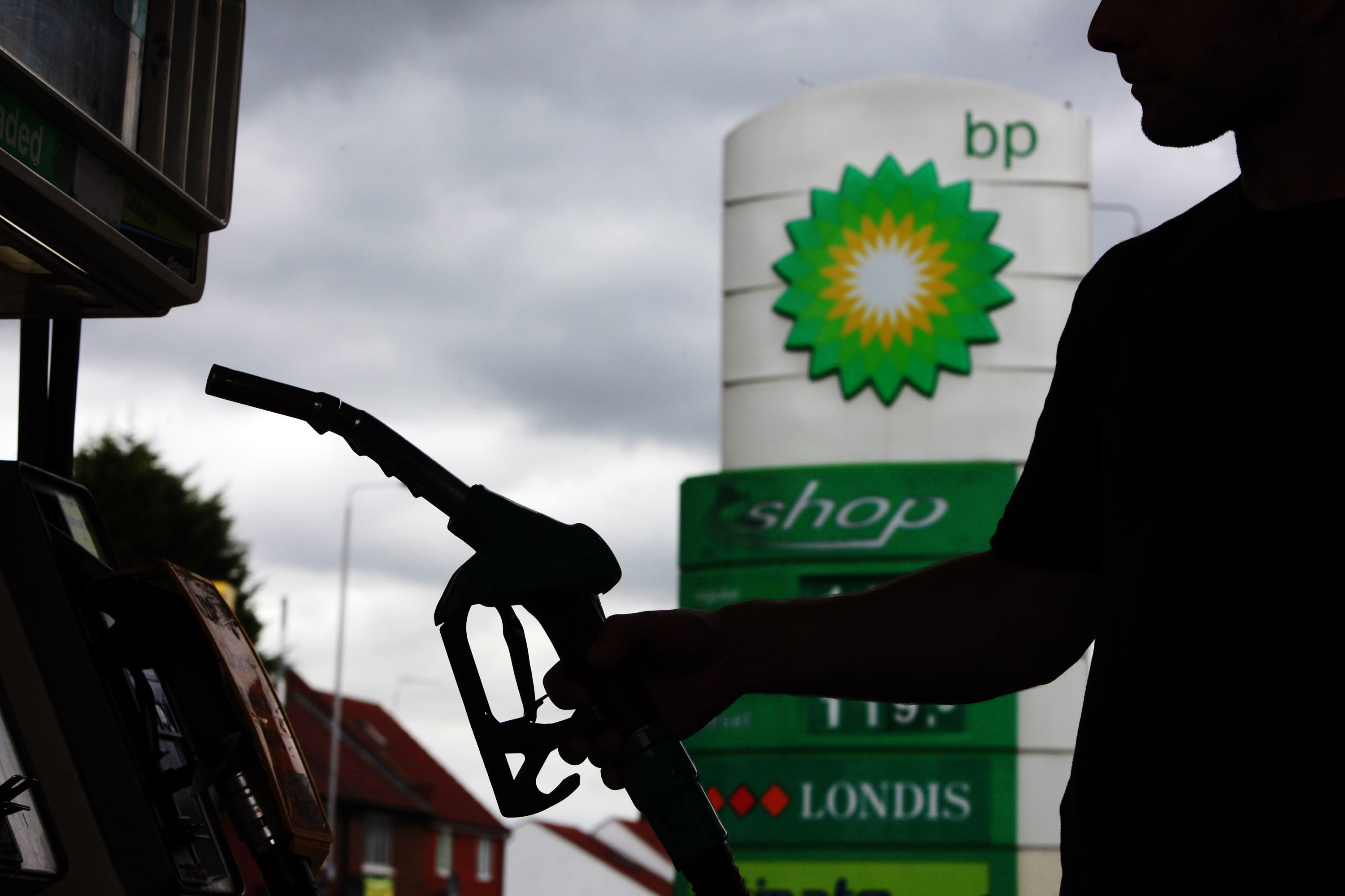 U.K. Politicians Push for Divestment of BP and Shell Shares - Bloomberg