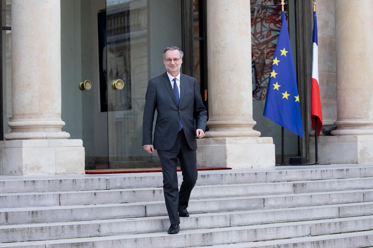 accenture-ceo-pierre-nanterme-steps-down-for-health-reasons-bloomberg