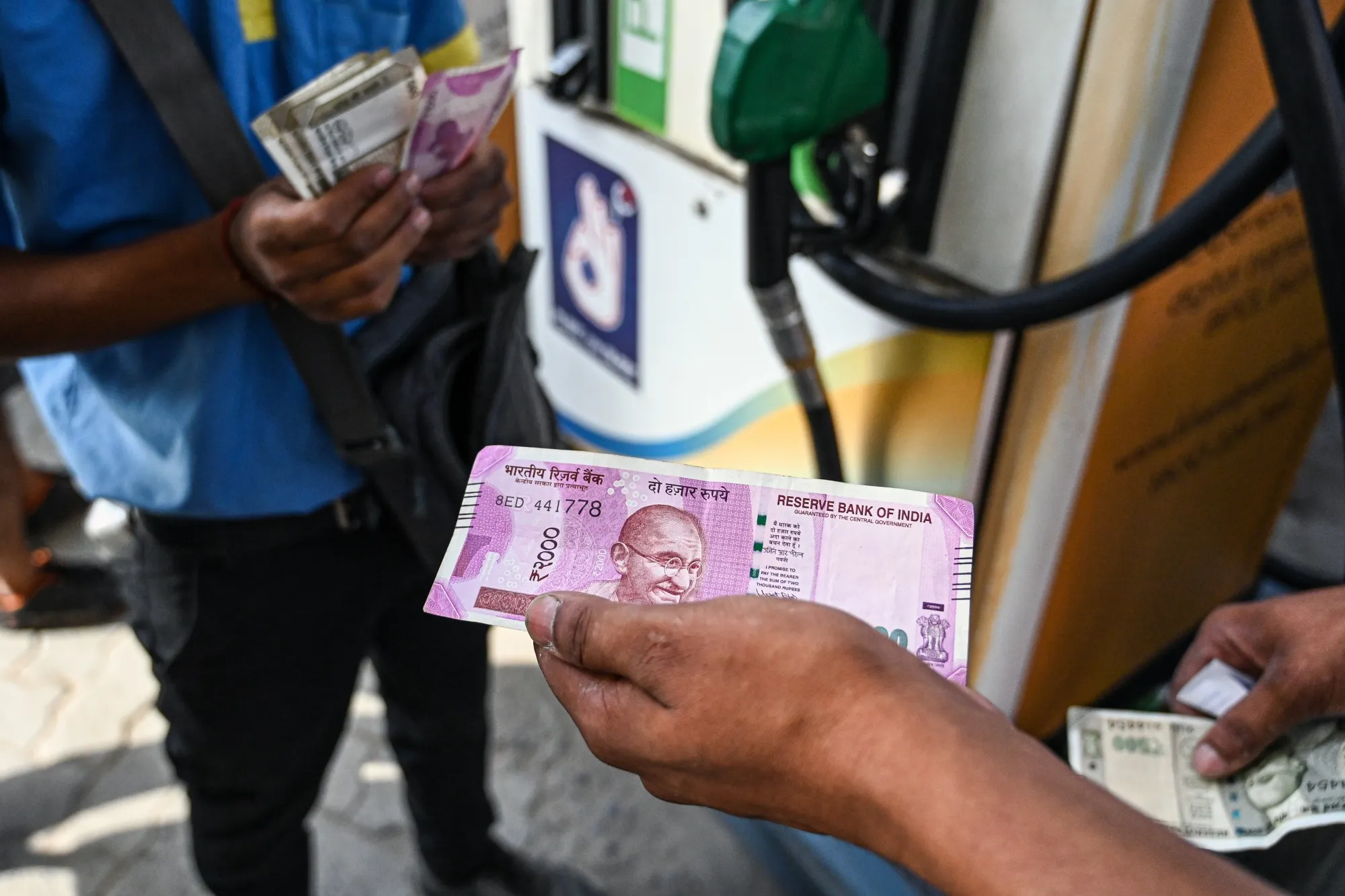 インド・ルピーが最安値、23年以来の下落率－輸入企業のドル需要重し - Bloomberg