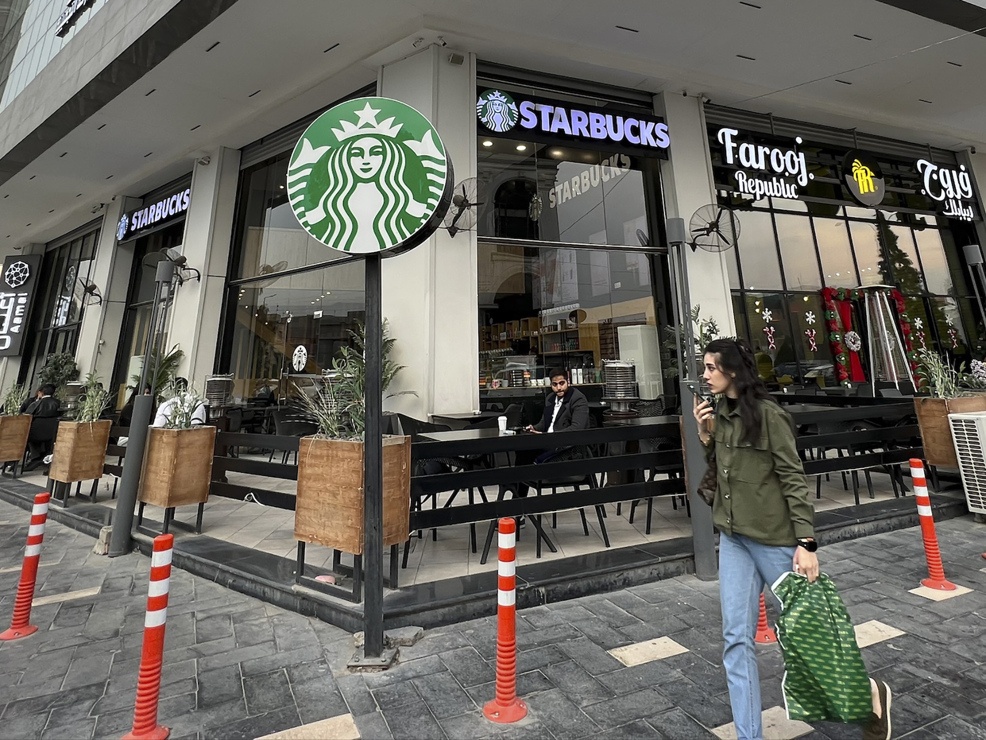 Starbucks dote son usine de six nouveaux torréfacteurs de grains entiers -  Agro Media