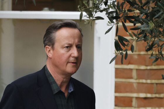 Cameron Says ‘Big’ Greensill Paycheck Wasn’t Why He Lobbied U.K.