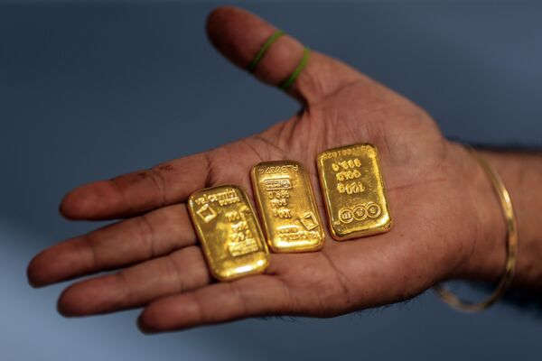 中東紛争直撃のインド、金と銀の輸入関税を引き上げ－ルピー防衛策