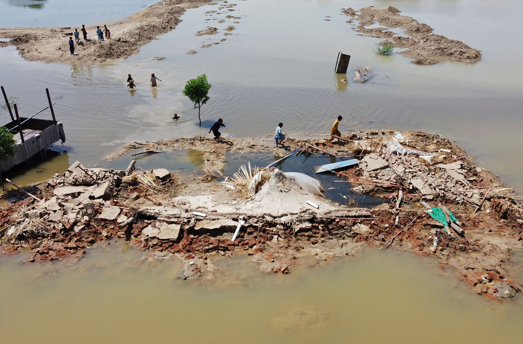 Pakistan Flood Losses Now Estimated at $40 Billion, Officals Say ...