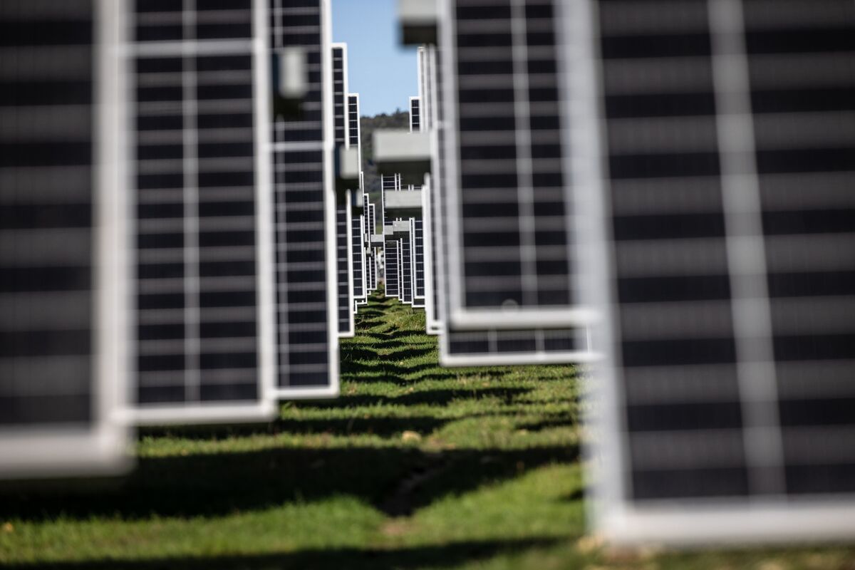 Fransız Şebekesi, Güneş Enerjisi Patlamasına Rağmen Nükleer Reaktörleri Çalışır Tutuyor