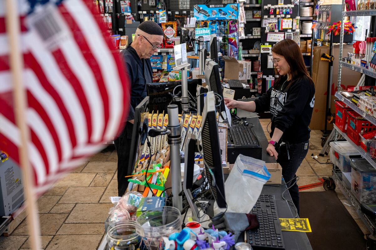 US Small-Business Optimism Falls to Lowest Since October 2024