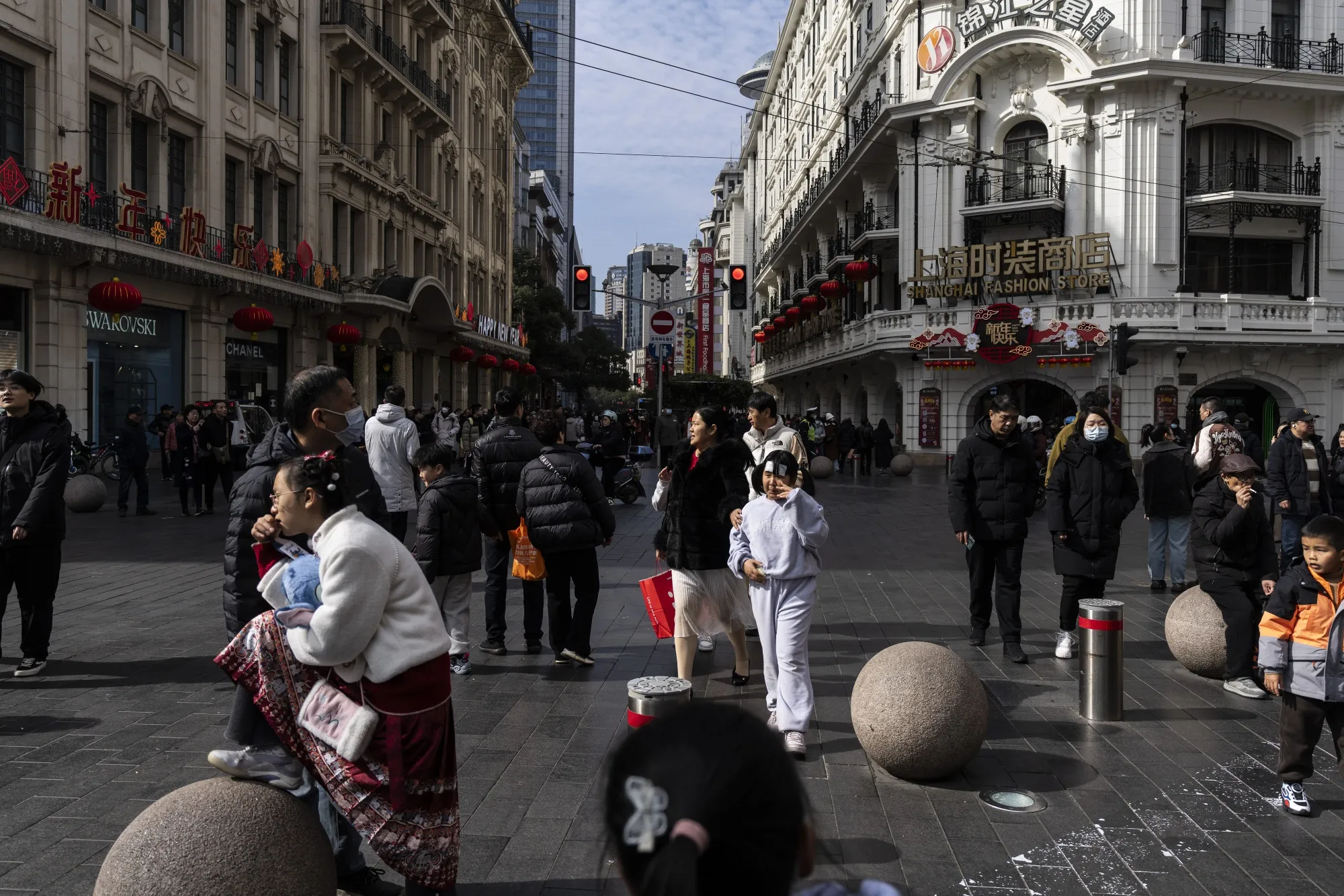 Retail sales&nbsp;are predicted to have increased 4.3% in March from a year ago.
