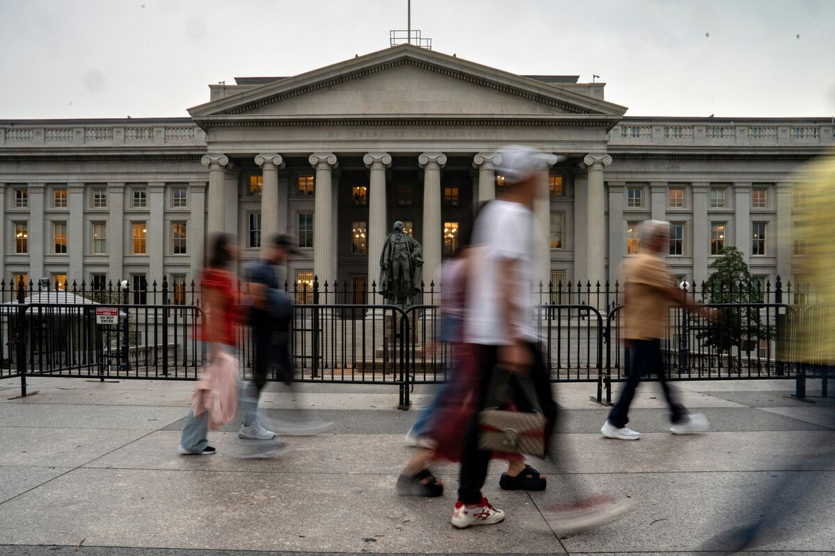 Foreign Bidders for Treasury Auctions Unswayed by Tariffs Tumult