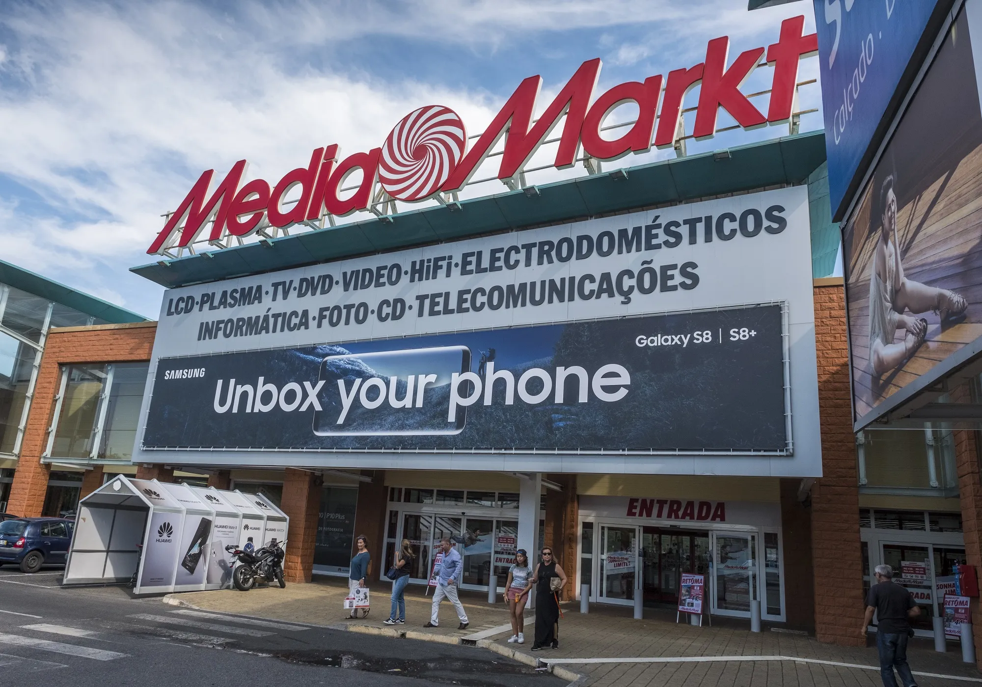 Back in May, this electronics retail giant said it had a good grip on its business. It really didn't.