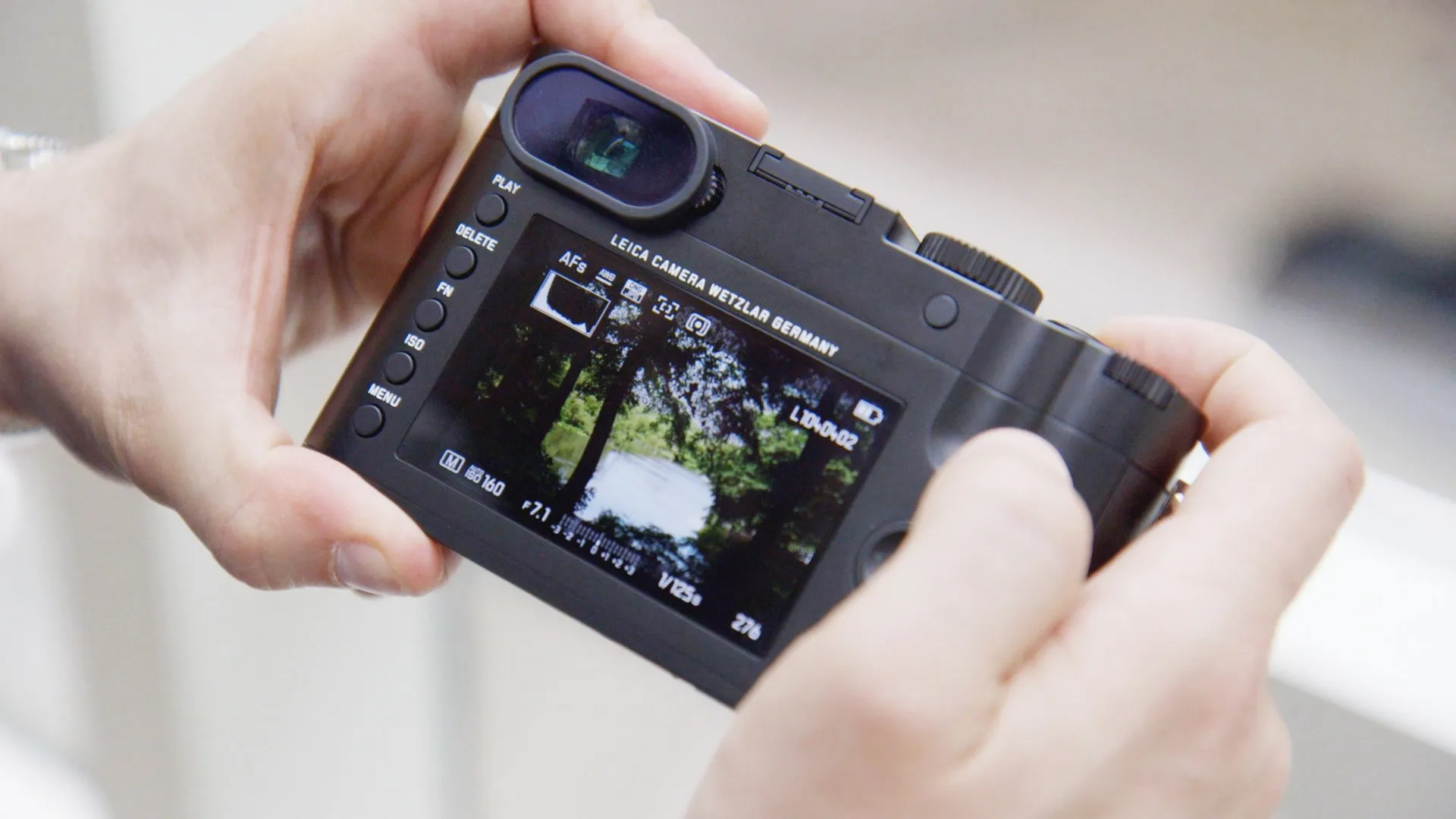 Leica Q Review: Bringing Authentic Leica Experience Into the 21st Leica Q Review: Bringing Authentic Leica Experience Into the 21st