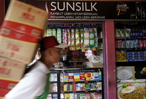 Unilever Doubles P&G Growth by Dominating Jakarta Stalls