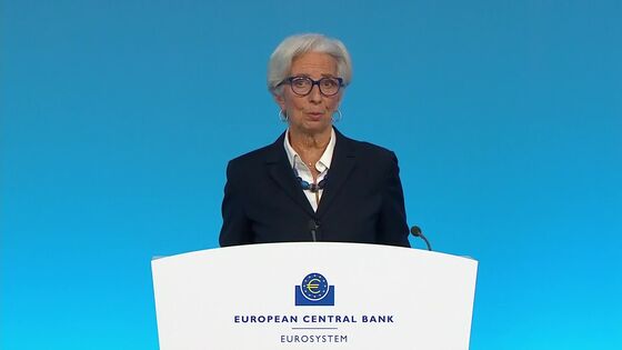 Lagarde Pivots on ECB Hikes as Switch in Guidance Seen Soon