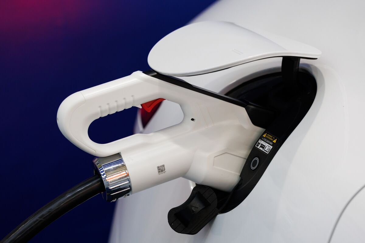 bloomberg.com - Ana Monteiro - South Africa Proposes Rules to Entice Local EV Battery-Making