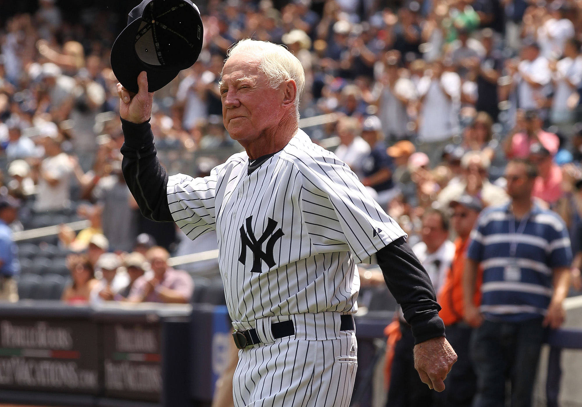 Whitey Ford, New York Yankees' Hall of Fame pitcher, dies at age 91