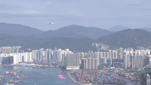 Comac C919 Flyby of Hong Kong's Victoria Harbour Shows Planemaking