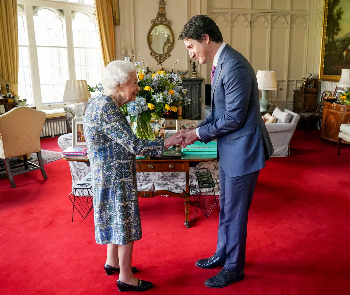 Queen Elizabeth II Returns to Work Virtually Amid COVID-19 Battle