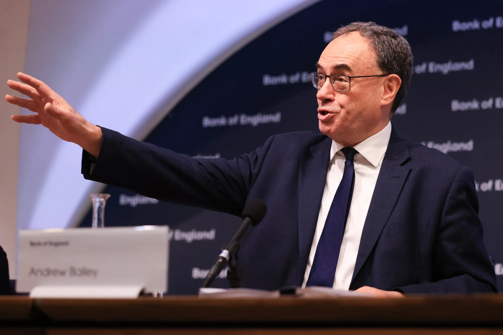 Andrew Bailey, governor of the Bank of England, trying to put his hand on&nbsp;the UK’s neutral rate