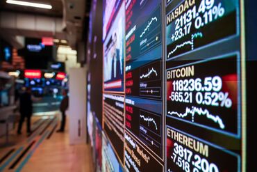 Traders At The NYSE As S&P Futures Rise As EU-US Deal Eases Trade Fears