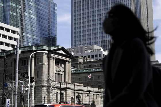 Japan Stock Rally Defies Foreign Sales Thanks to BOJ, Banks