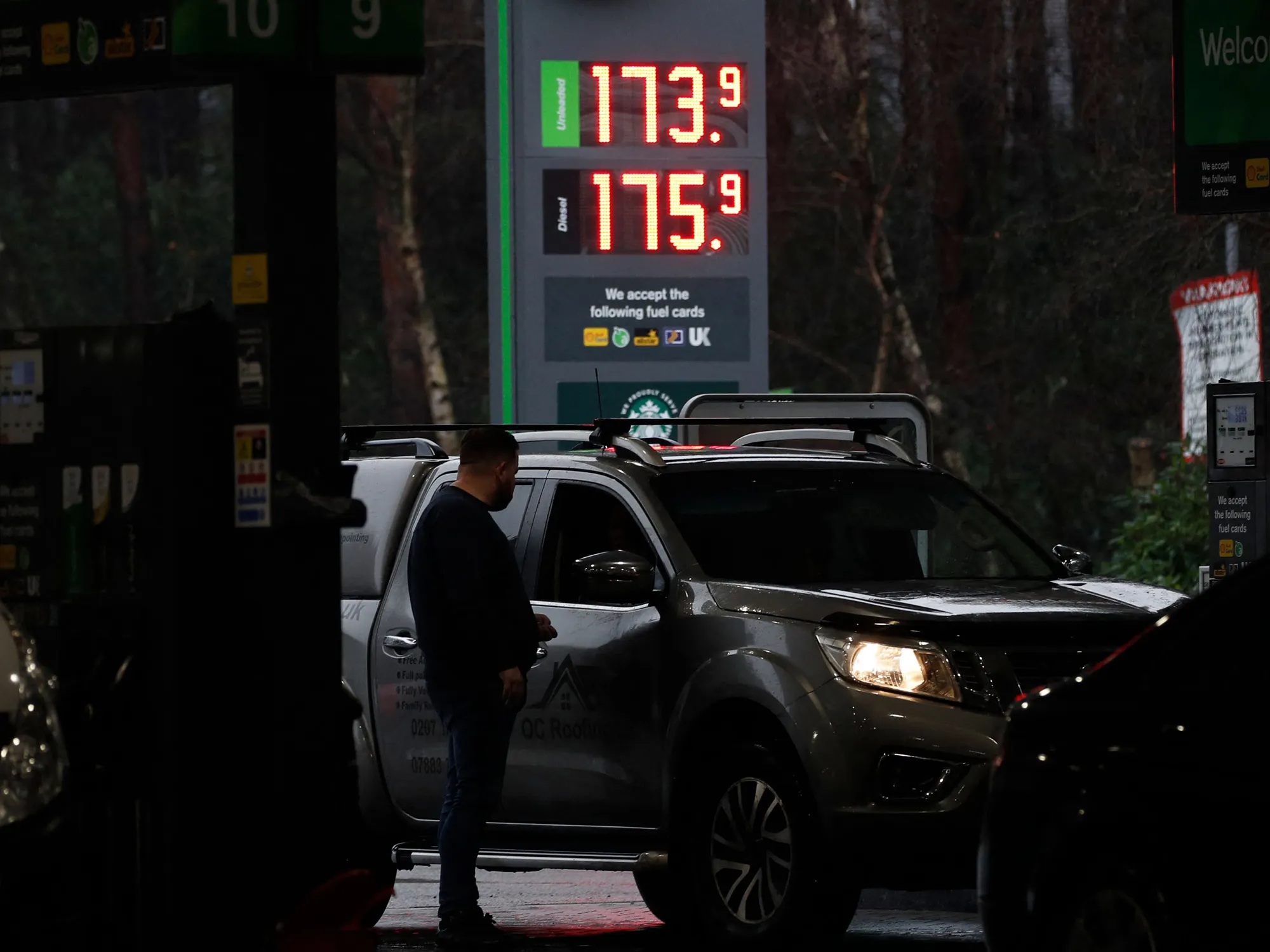 Motorists queue for petrol and diesel&nbsp;near Fleet, U.K.&nbsp;Retail prices have climbed to record levels&nbsp;in recent days.