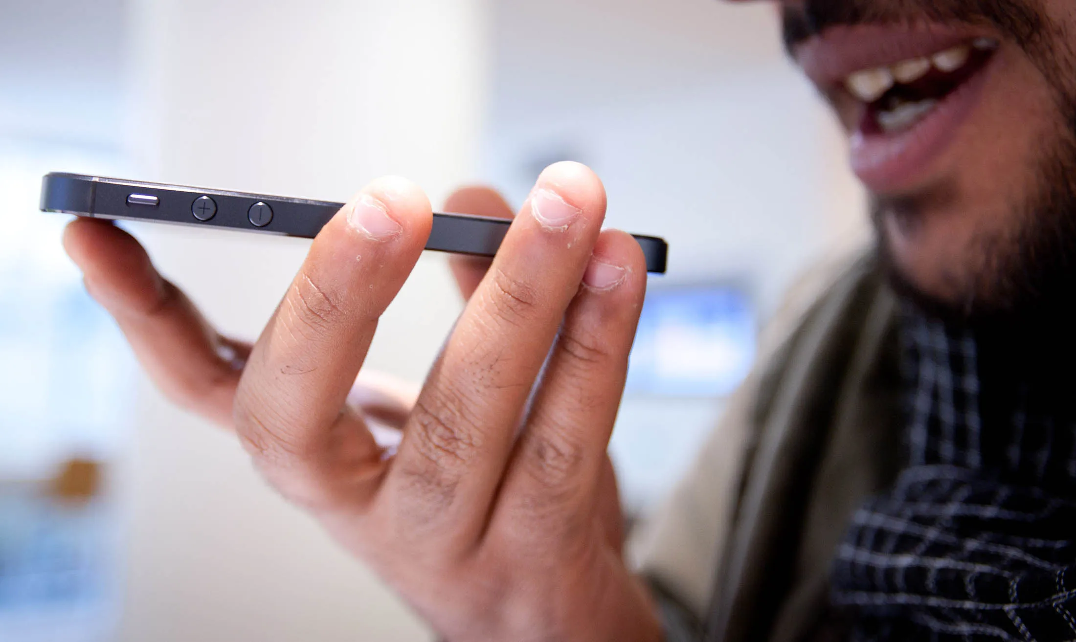 Apple Poised to Sell 10 Million IPhones in Record Debut