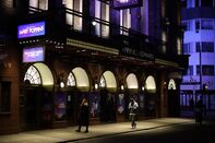 Virus Fears Hit Captial's Night-Time Economy