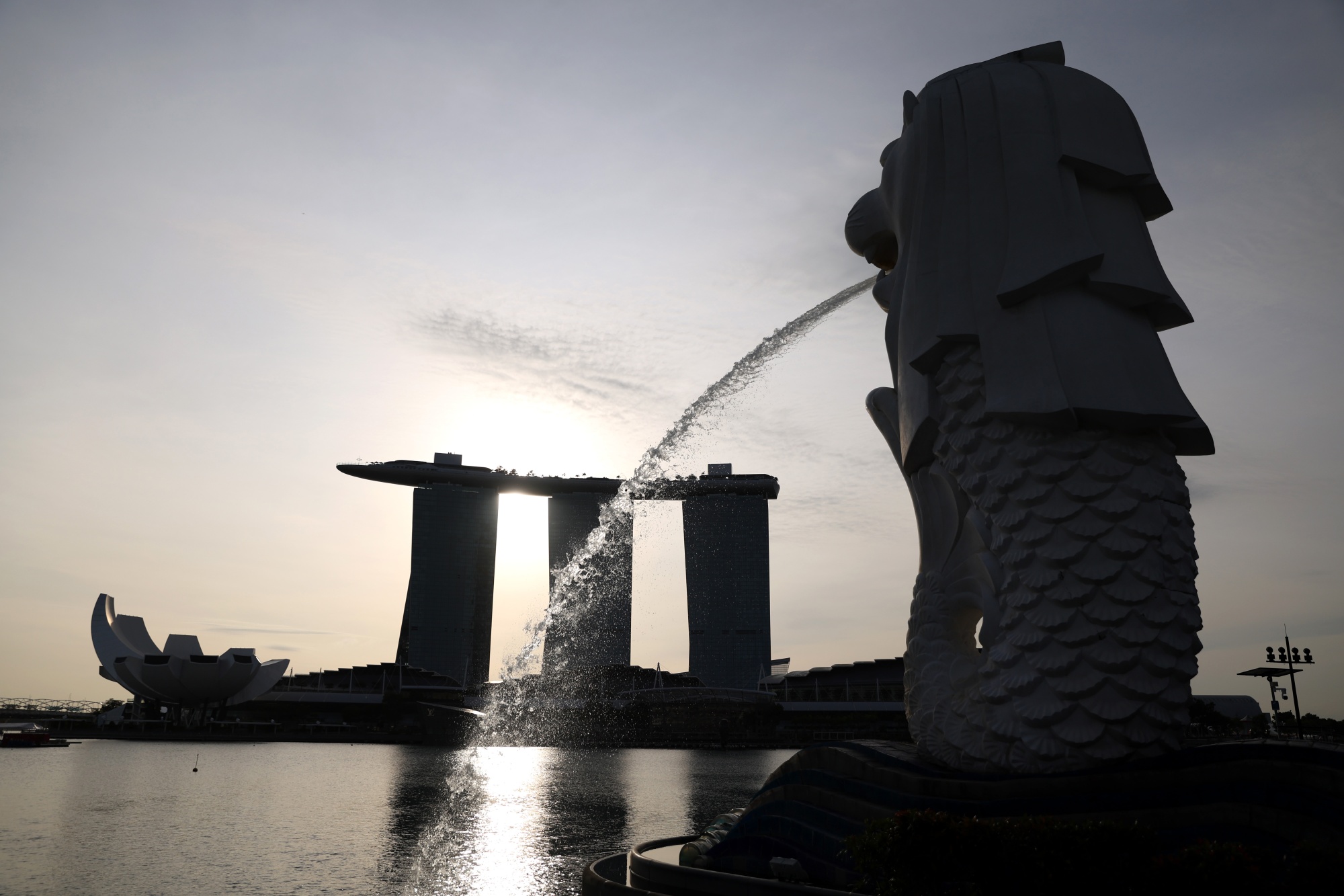 Singapore's Economy Beats 2022 Forecast With Year-End Boost