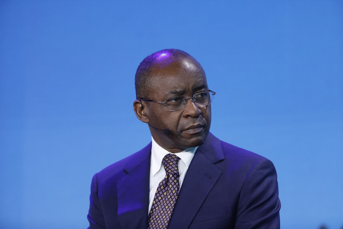 Zimbabwe President in Fight With Tycoon Over Economy Crash - Bloomberg