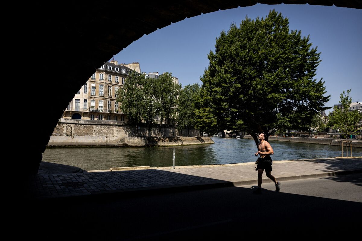 PARIS USING SEINE RIVER TO COOL CITY WITHOUT ELECTRICITY
