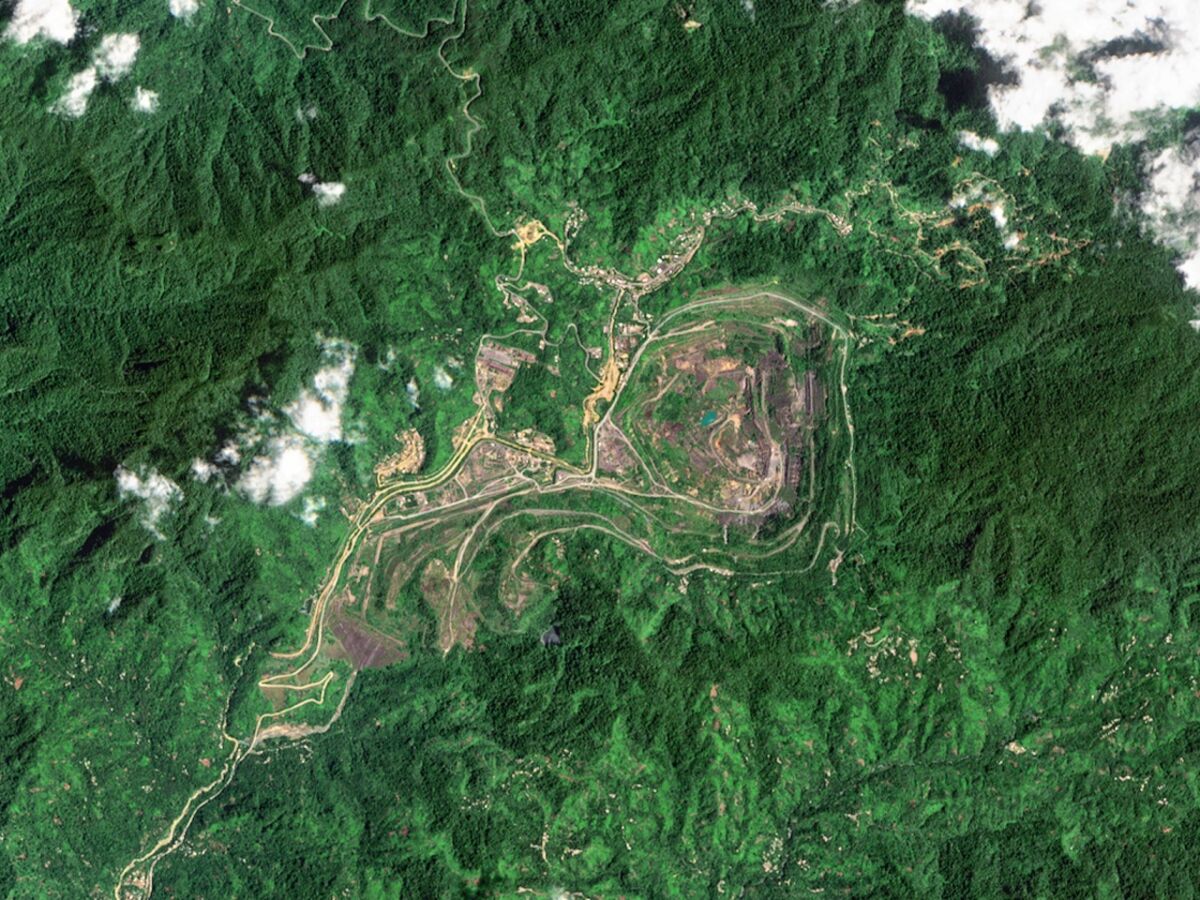 bloomberg.com - William Clowes - India's Lloyds Metals Eyes Reopening of Giant PNG Copper Mine