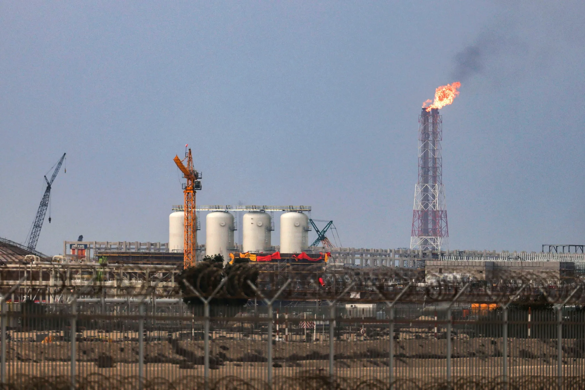 ブレント原油一時113ドルに迫る､イランがカタールLNG攻撃－米WTI上昇