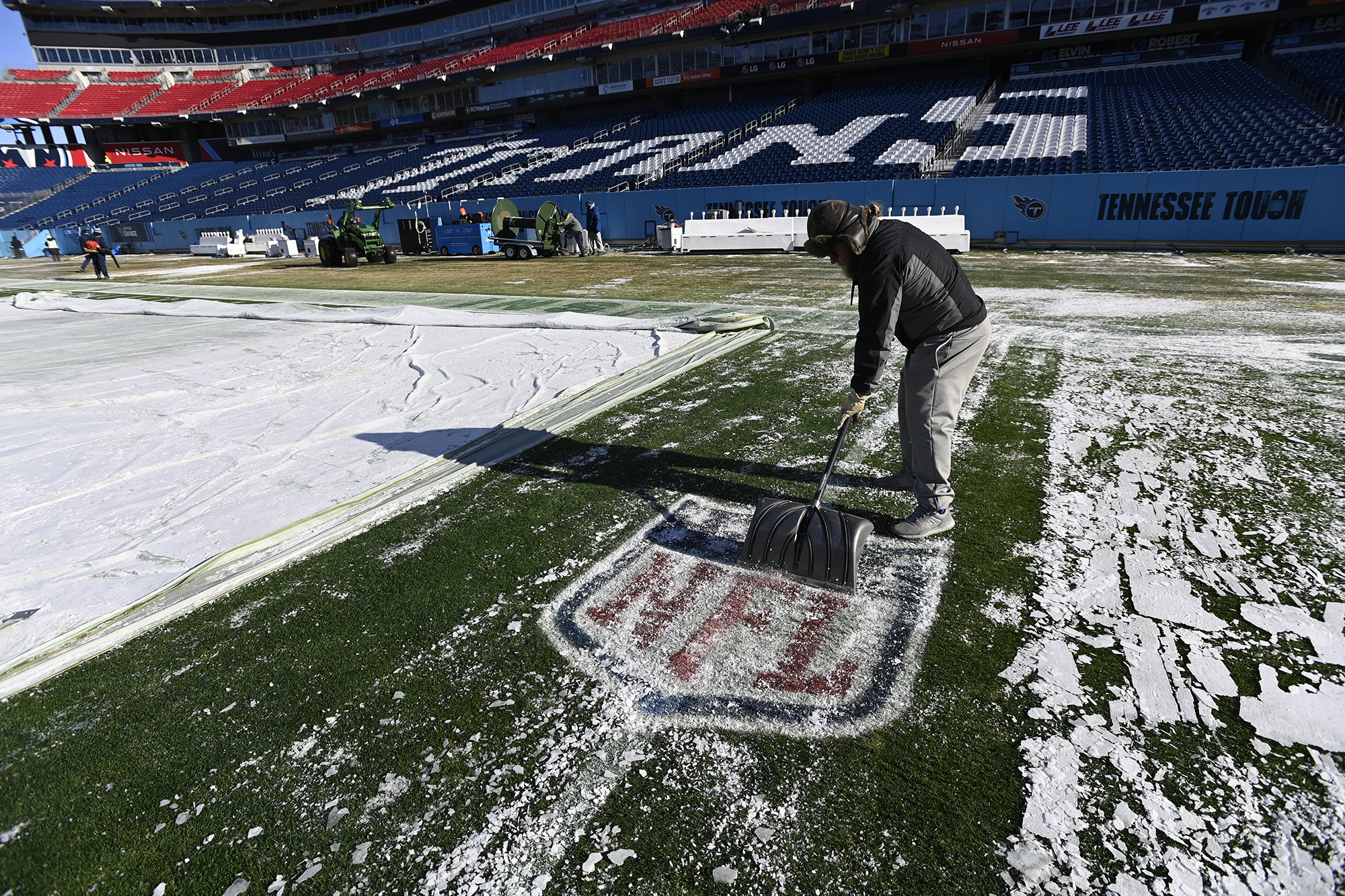 Rolling power outages in Tennessee causes NFL's Titans to delay game one  hour