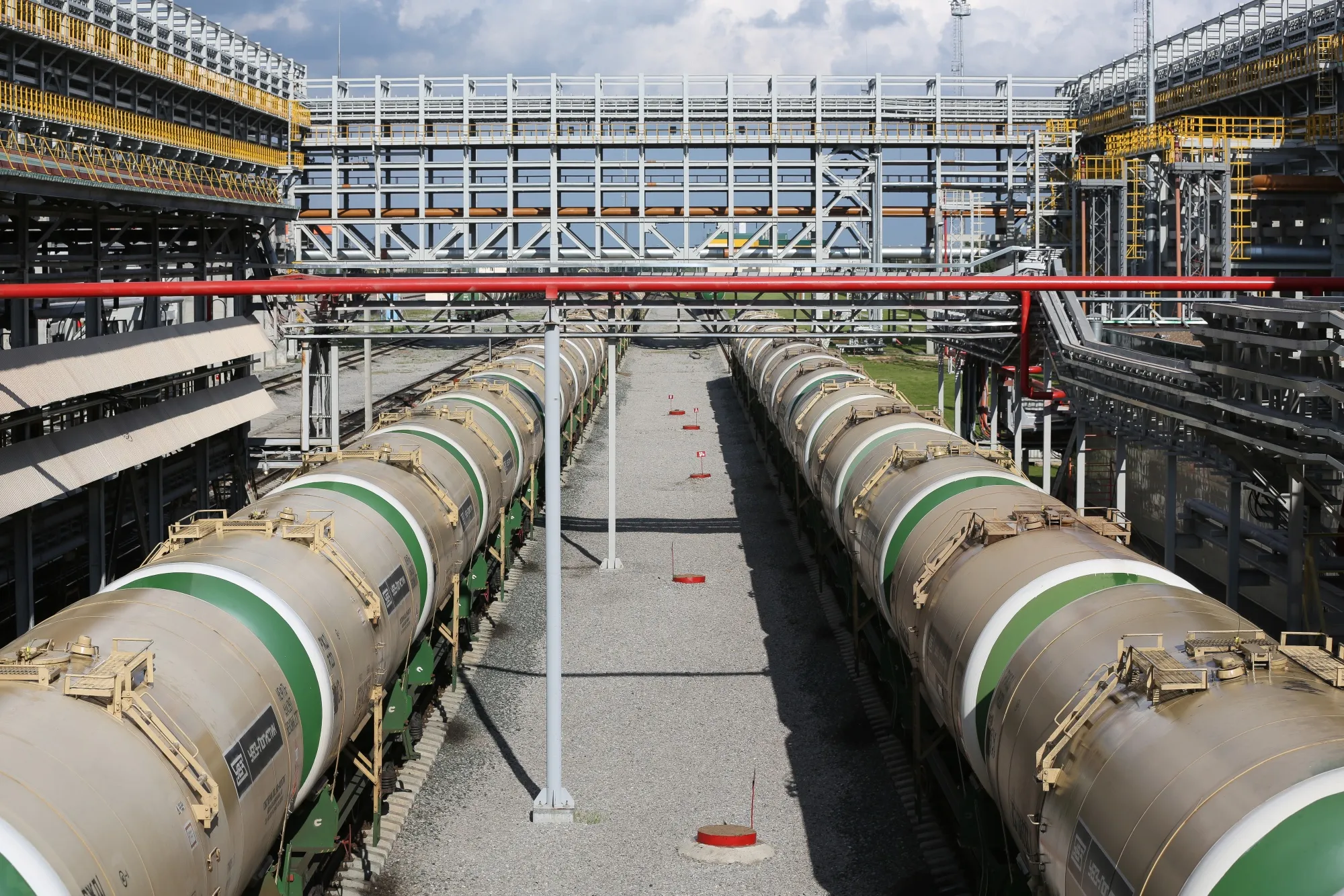 Russia Bans Diesel Exports After Ukraine's Refinery Attacks