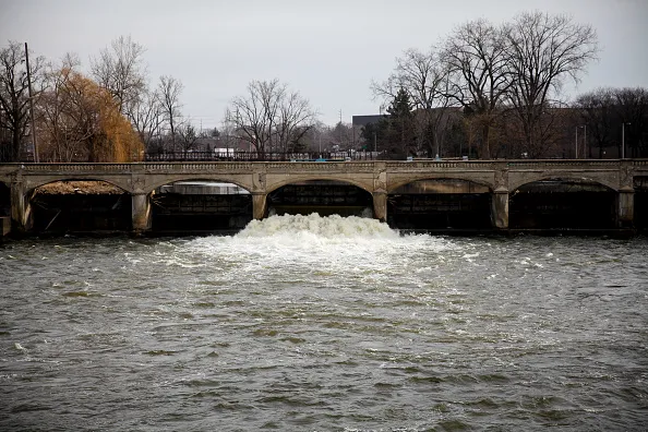 Who is opposed to safe drinking water?
