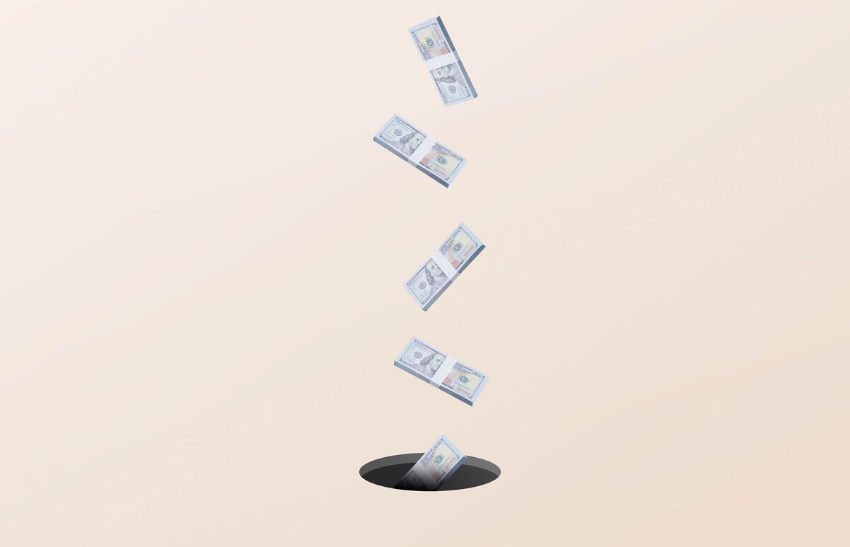 bloomberg.com - David Voreacos - Hedge Fund Collapse Sparks Global Hunt for Almost $600 Million