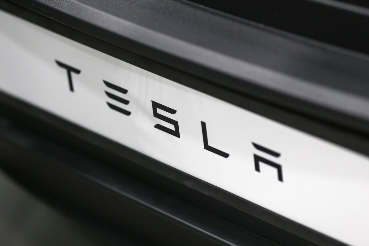 Tesla Unveils New ,990 Model of the Fashion Y