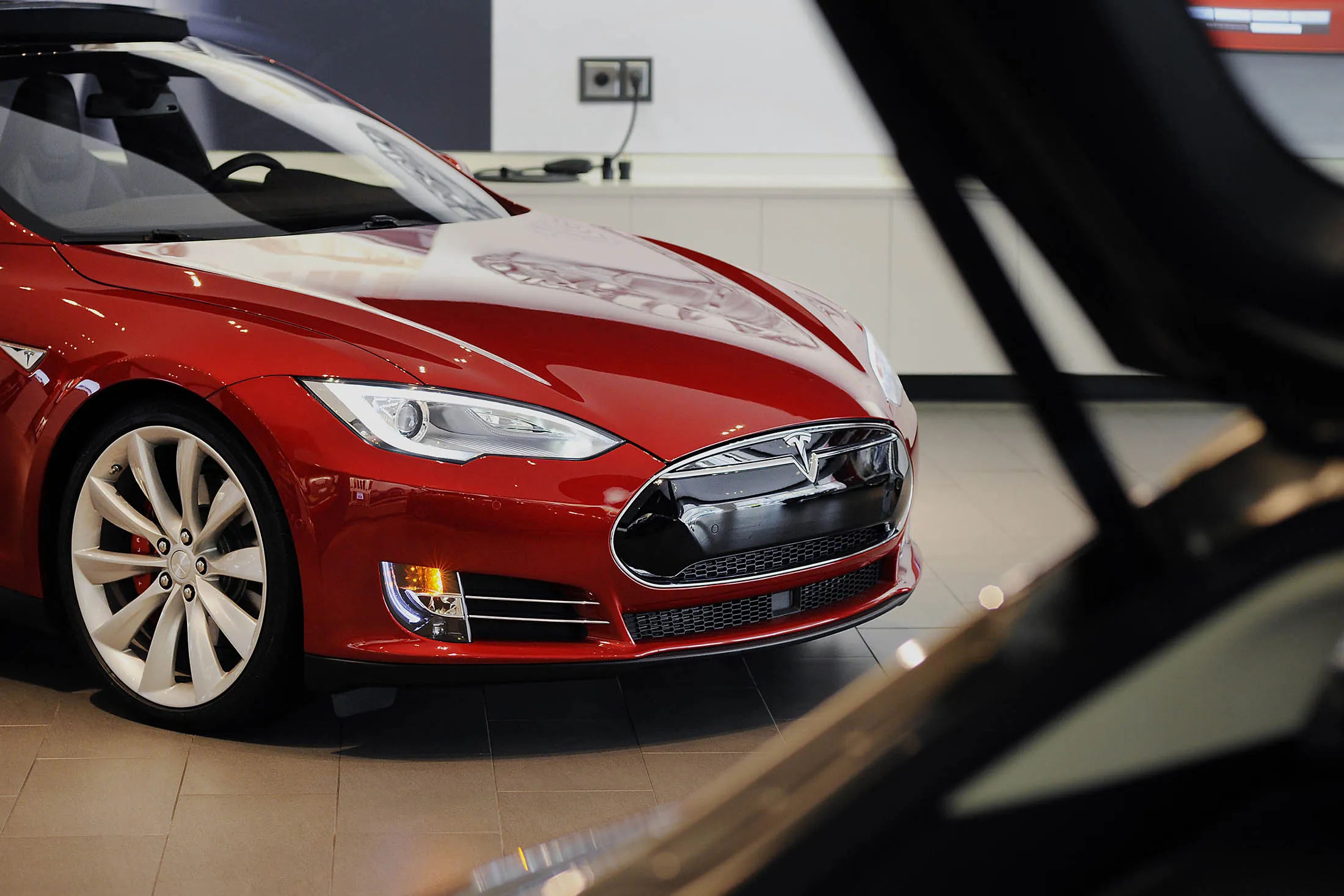 1466559395_tesla