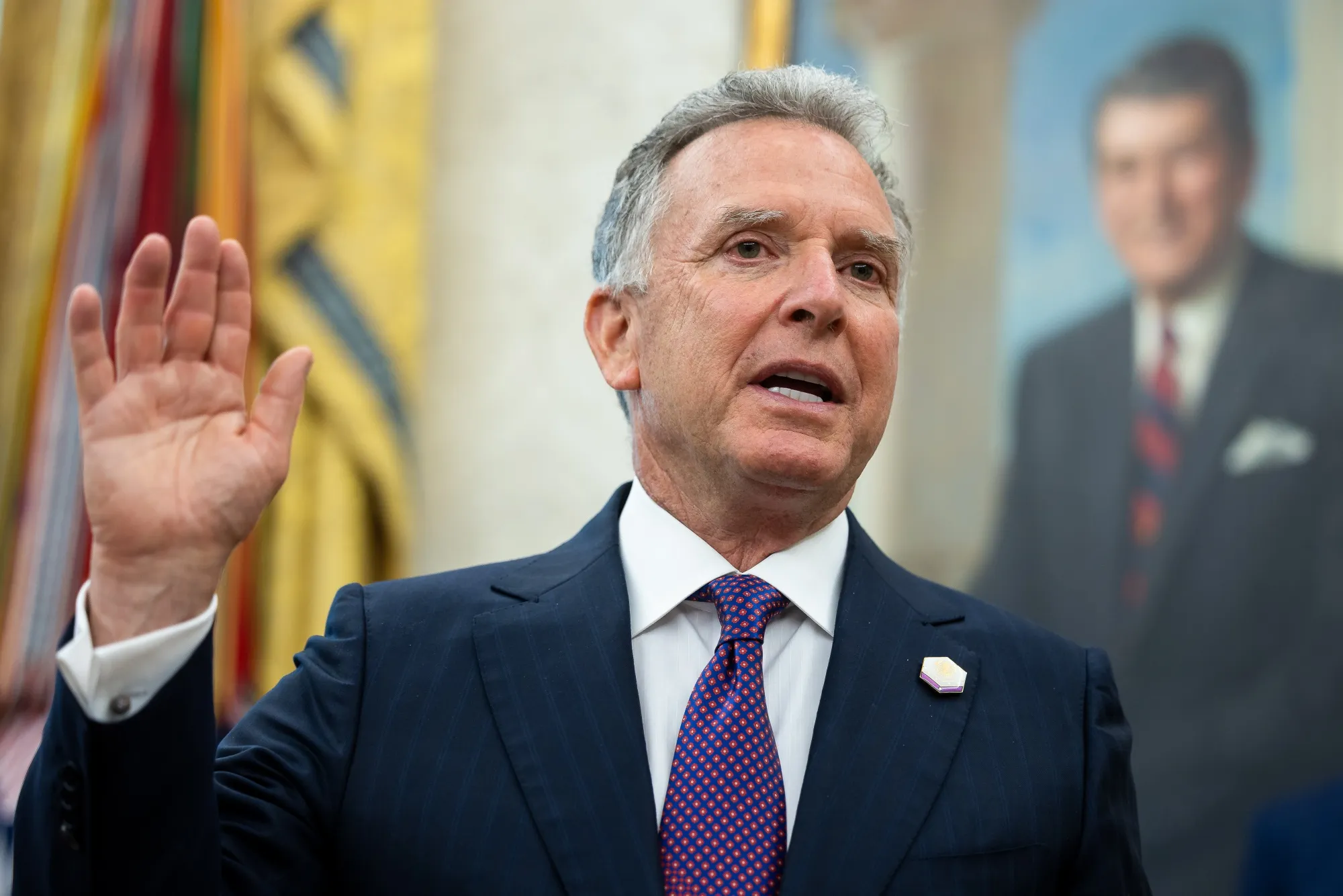 Steve Witkoff Is Still Holding Trump-Linked Crypto Assets - Bloomberg