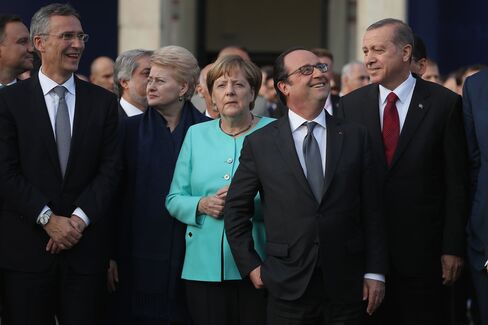 1468002297_NATO-Merkel