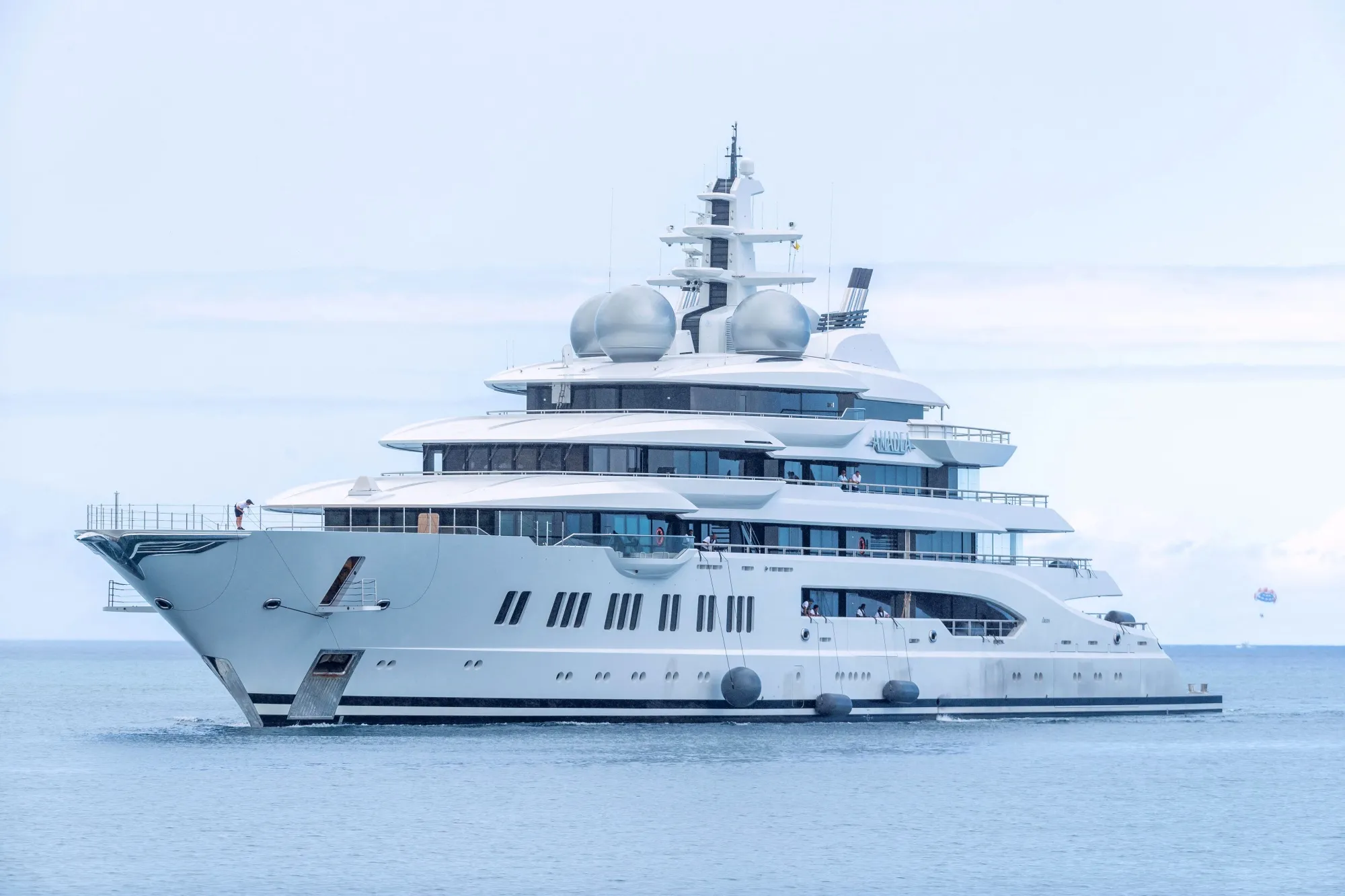 The&nbsp;348-foot Amadea arriving at the Honolulu Harbor in 2022.&nbsp;