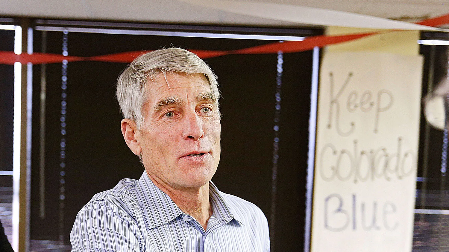 U.S. Sen. Mark Udall thanks volunteers at a Democratic field office on November 3, 2014 in Aurora, Colorado.
