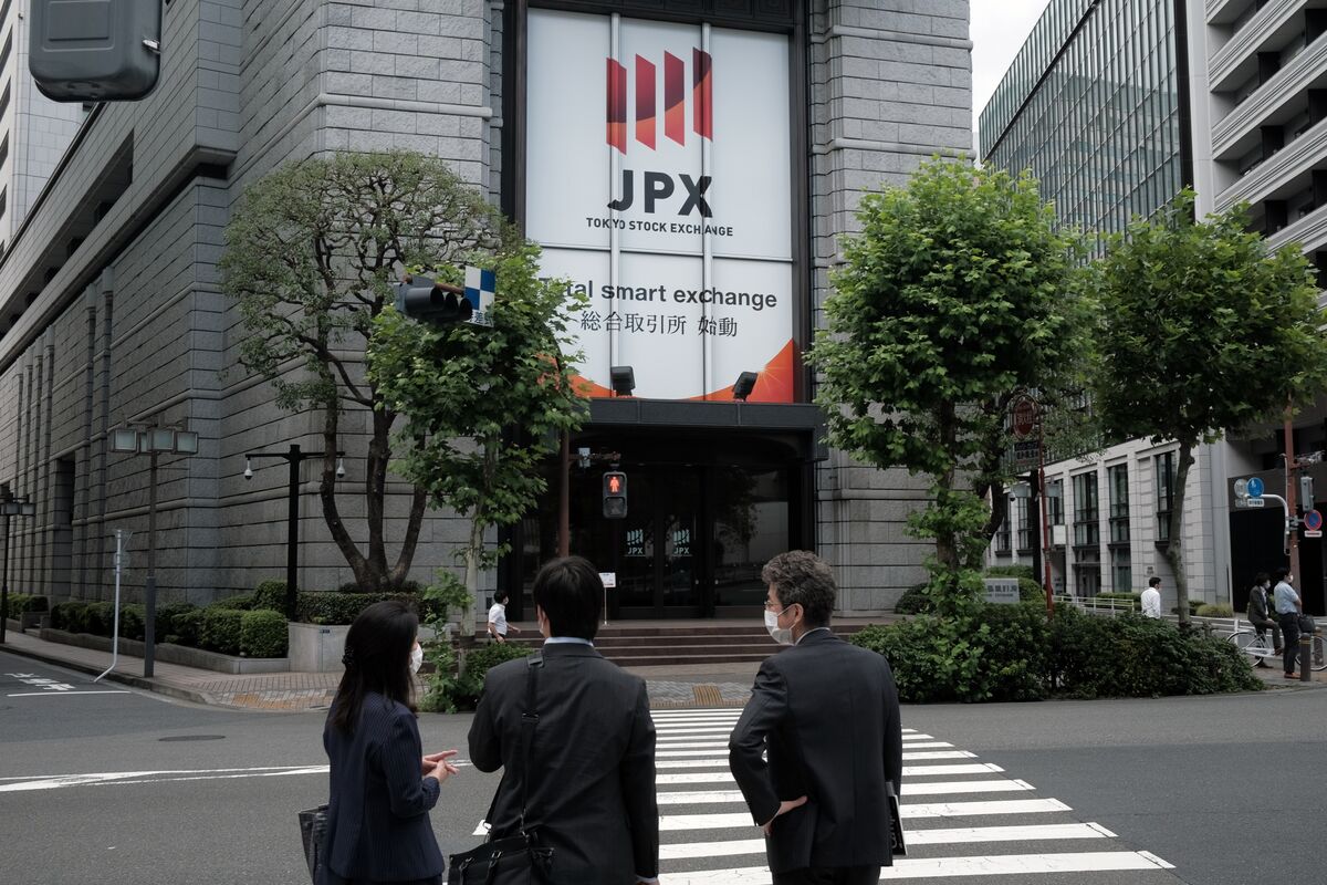 Japanese Stocks Fall Back For The First Time In 4 Days Be Wary Of Community Acquired Omicron Stocks Land Transportation And Insurance Are Cheap Bloomberg Archyworldys