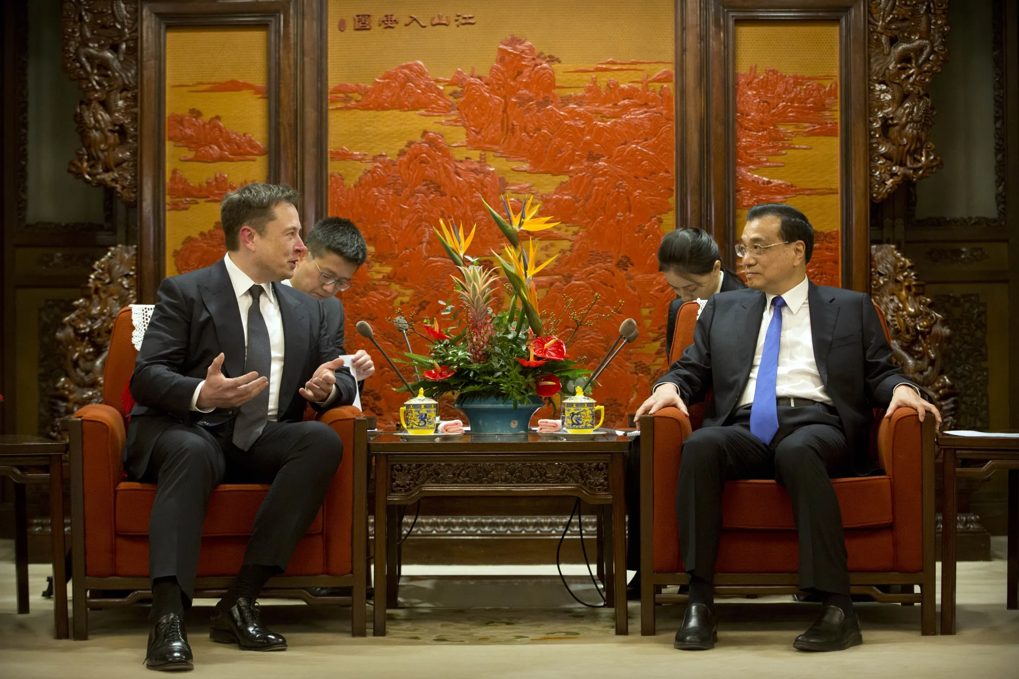 Elon Musk with Li Keqiang in Beijing on Jan. 9.