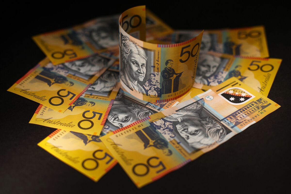 Aussie Dollar Slides to 10Year Low as Traders Bet on Rate Cuts Bloomberg