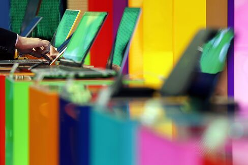 Dell’s Drop Mirrors Descent of PC Industry in Mobile World