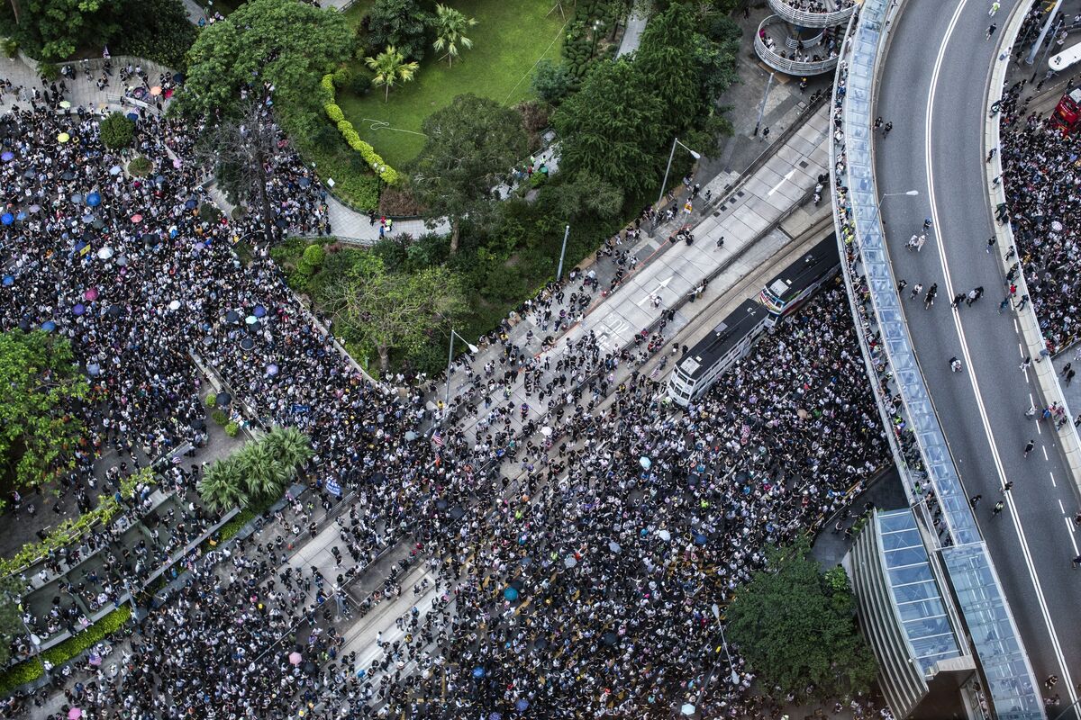 Marchers Ask Trump To 'Liberate' Hong Kong, As Clashes Erupt - Bloomberg