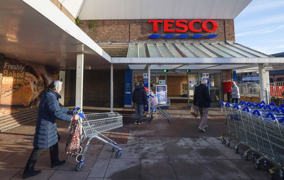 bloomberg.com - Maddie Parker - UK's Biggest Retailers Cut 18,000 Jobs Since Labour's Tax Rises