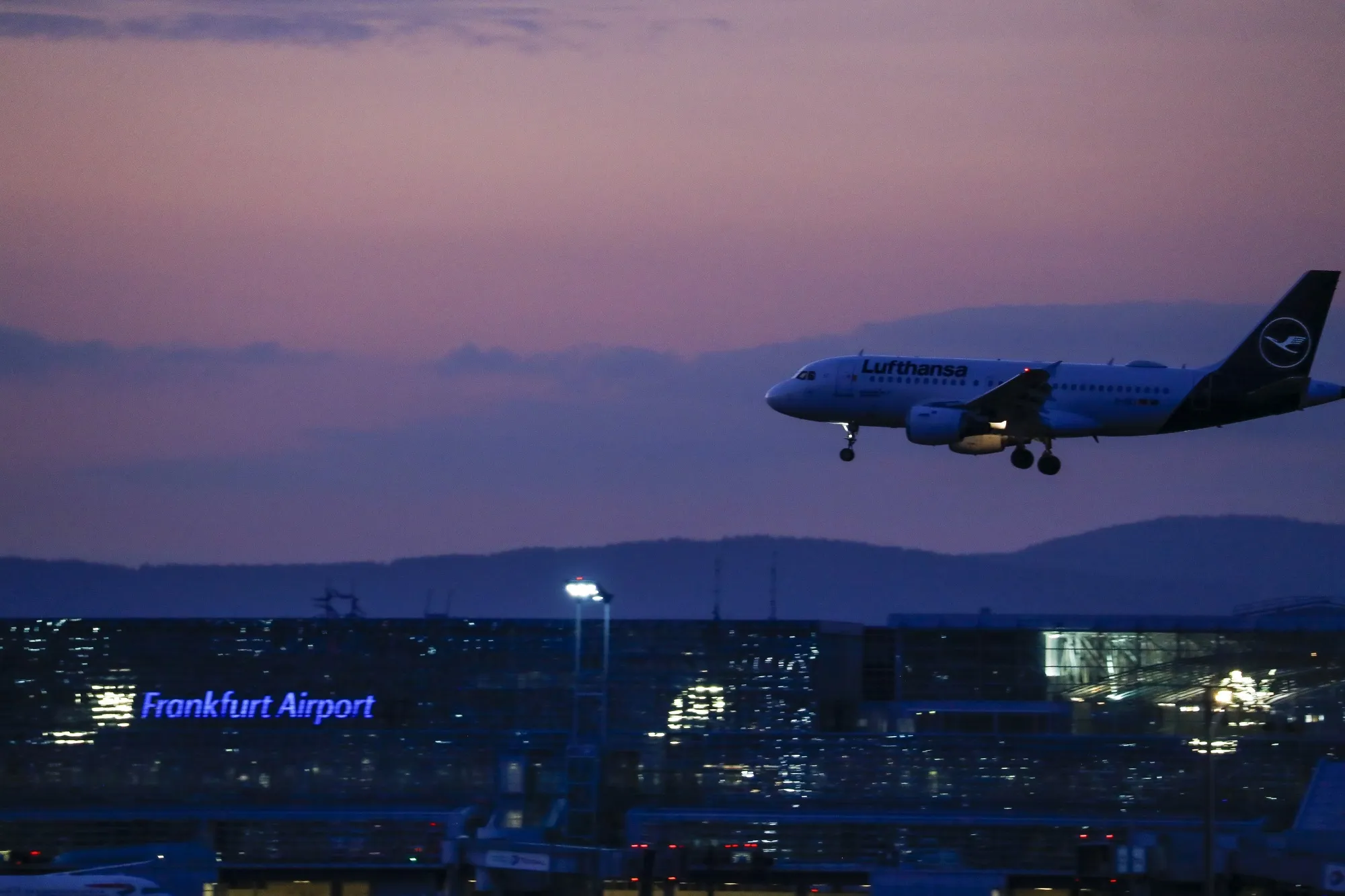 Deutsche Lufthansa AG Seeks State Loan To Weather Coronavirus Fallout