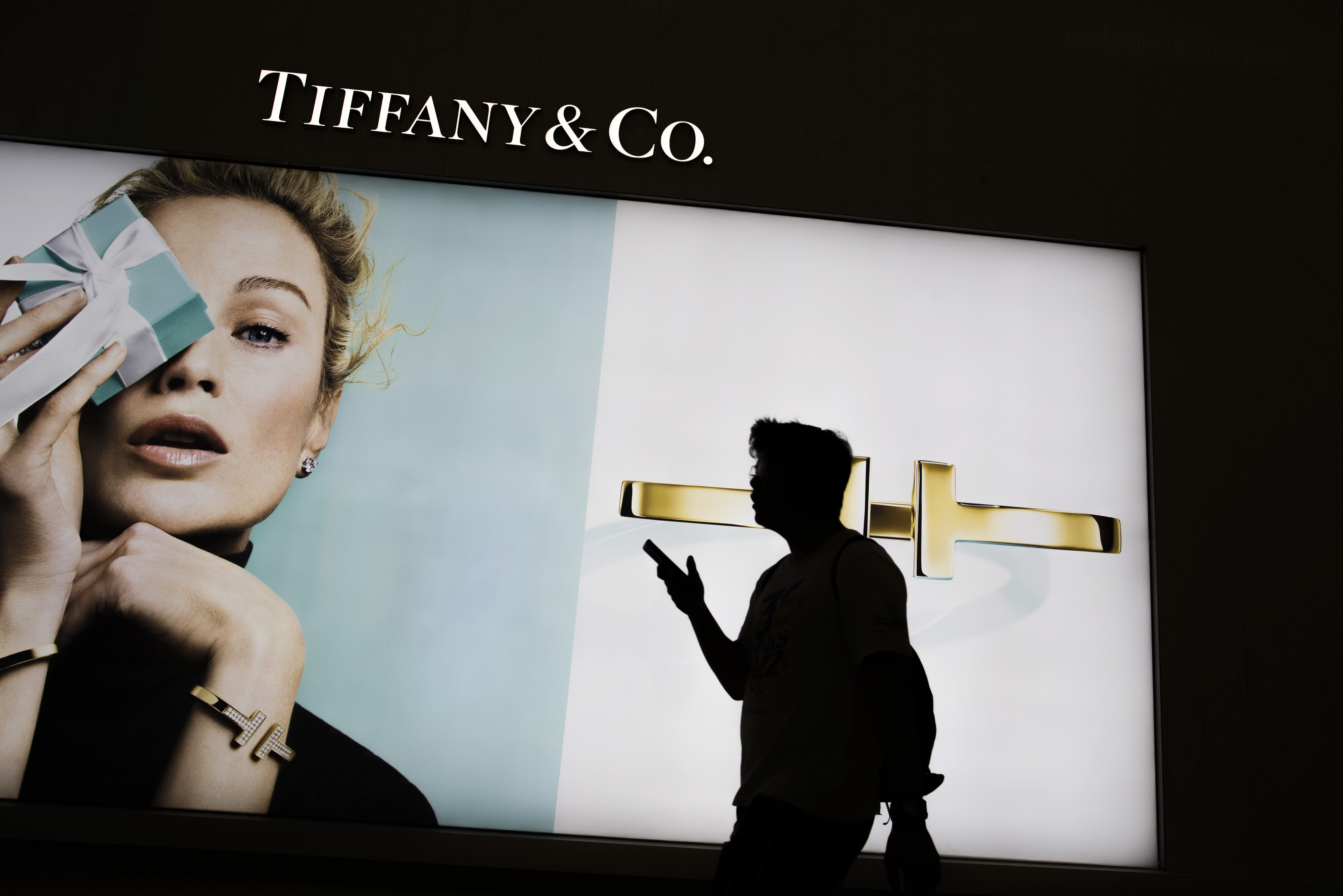 Tiffany Shareholders' Approval of LVMH Sale Caps Rocky Saga - Bloomberg