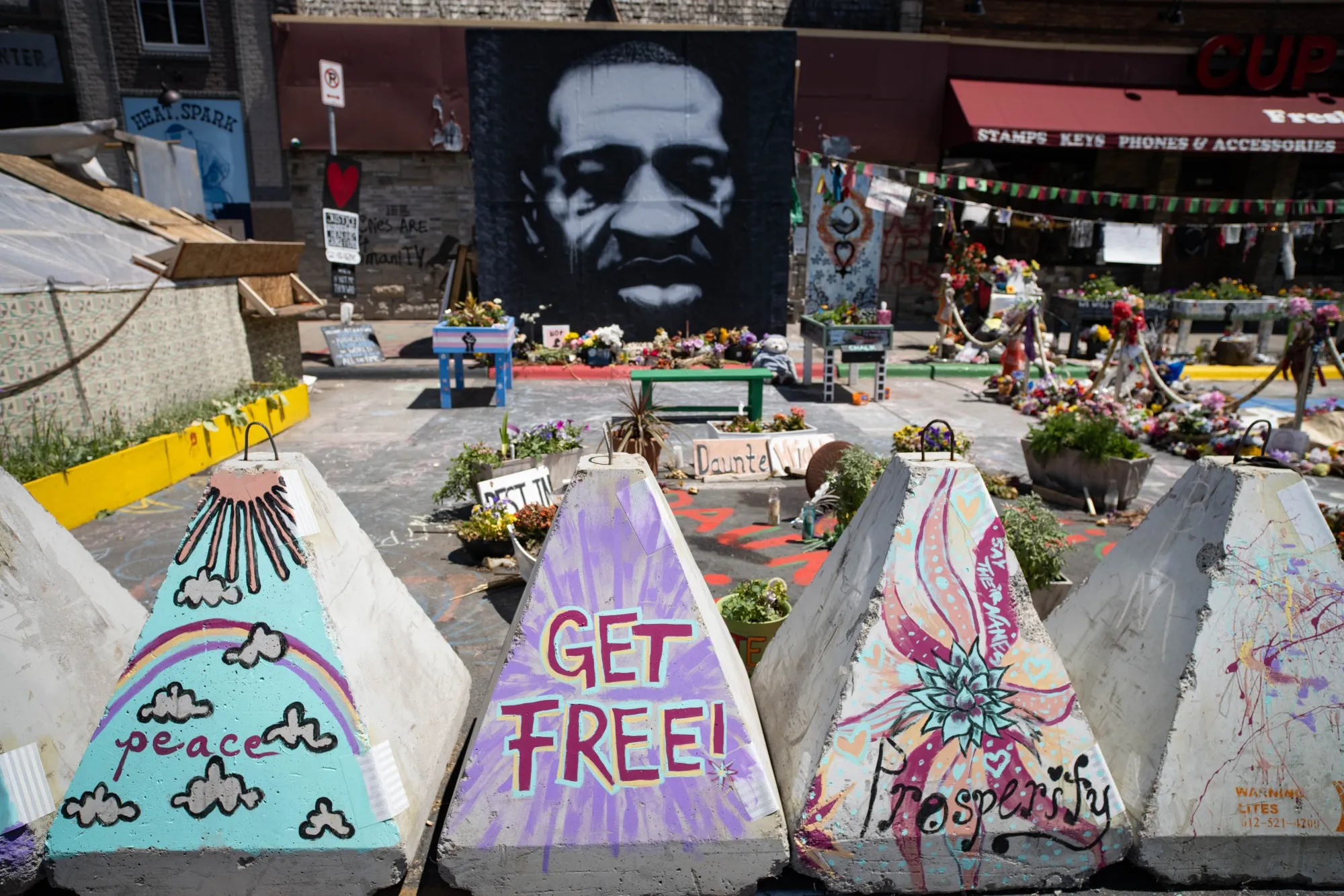 Companies That Made DEI Promises After Floyd Murder Still Have Work to Do -  Bloomberg